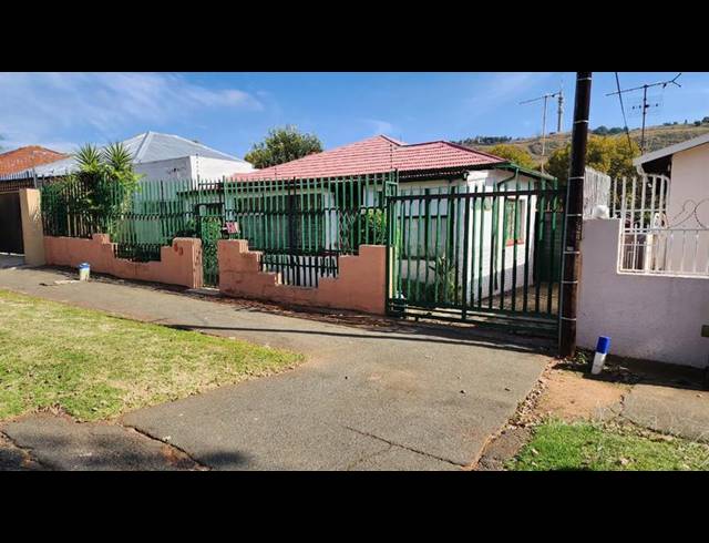 2 BEDROOM HOUSE FOR SALE IN BEZUIDENHOUT VALLEY
